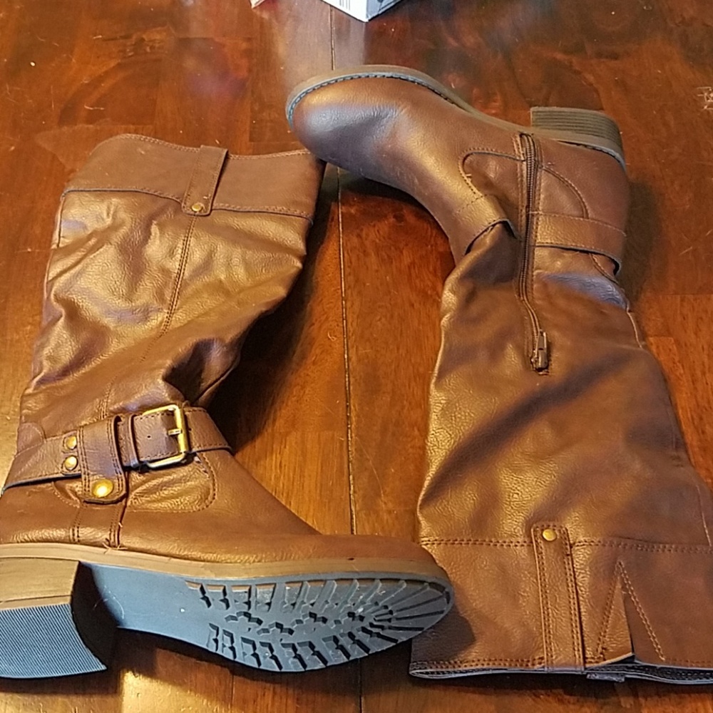 Brown boots, size 7.5. New, never worn.